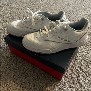 Wemon’s Reebok Sneakers